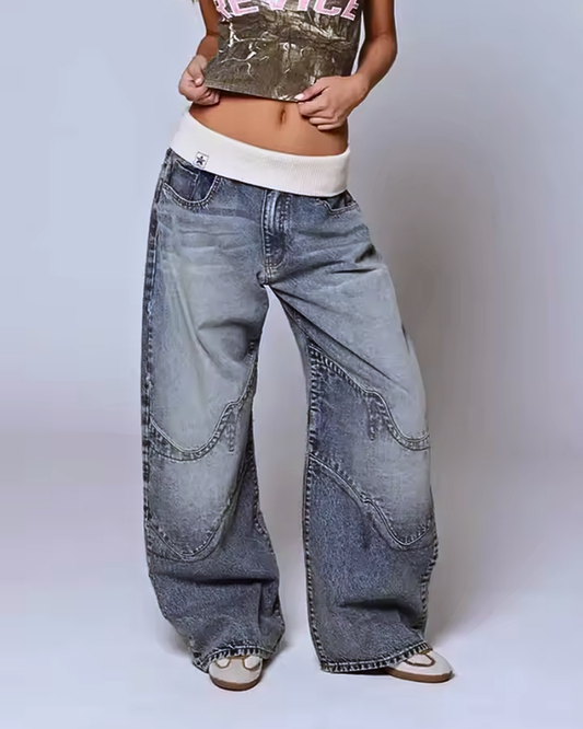Daydream Denim - Vintage-Inspired High Waist Jeans with Relaxed Fit and Light Wash 0