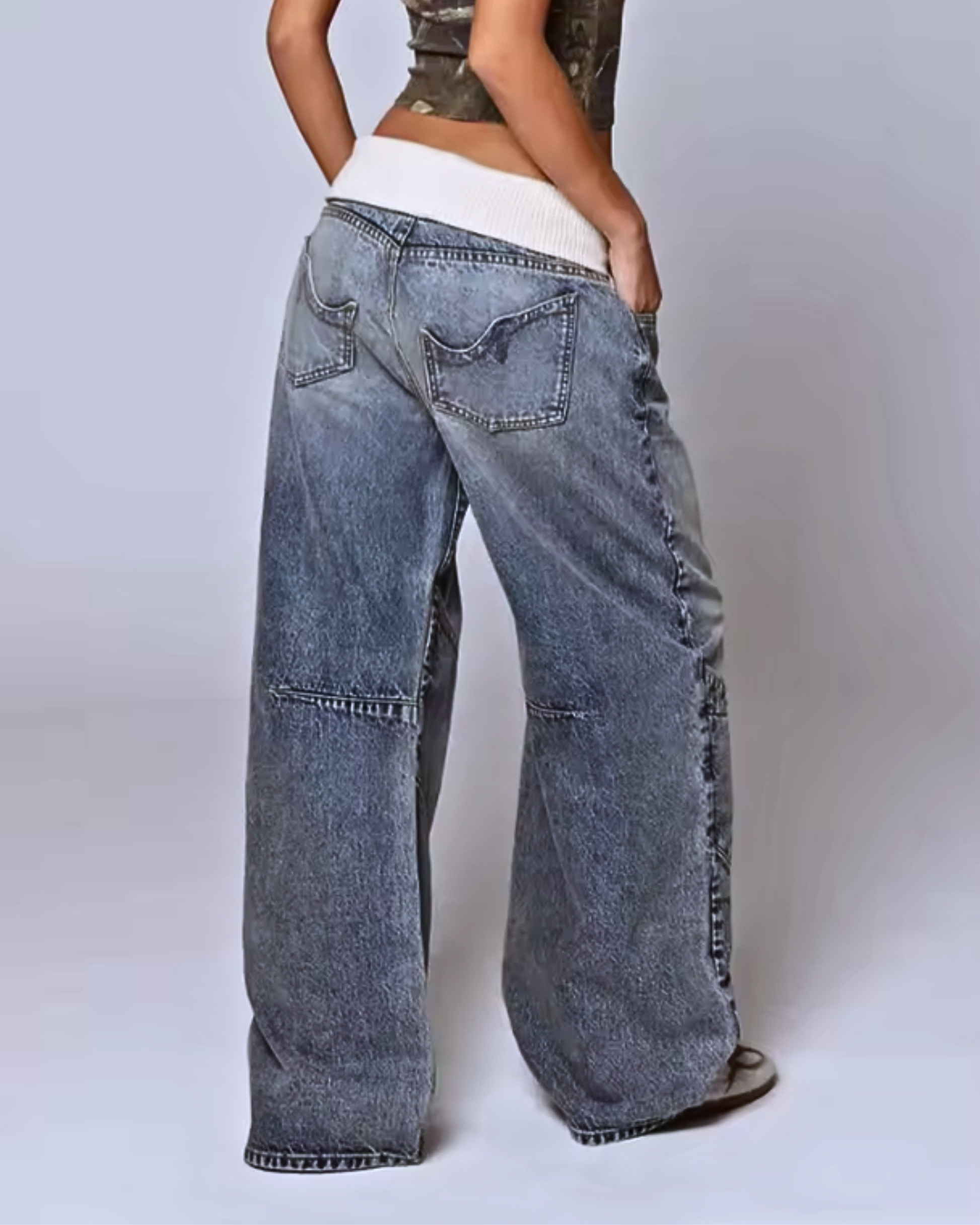 Daydream Denim - Vintage-Inspired High Waist Jeans with Relaxed Fit and Light Wash 3