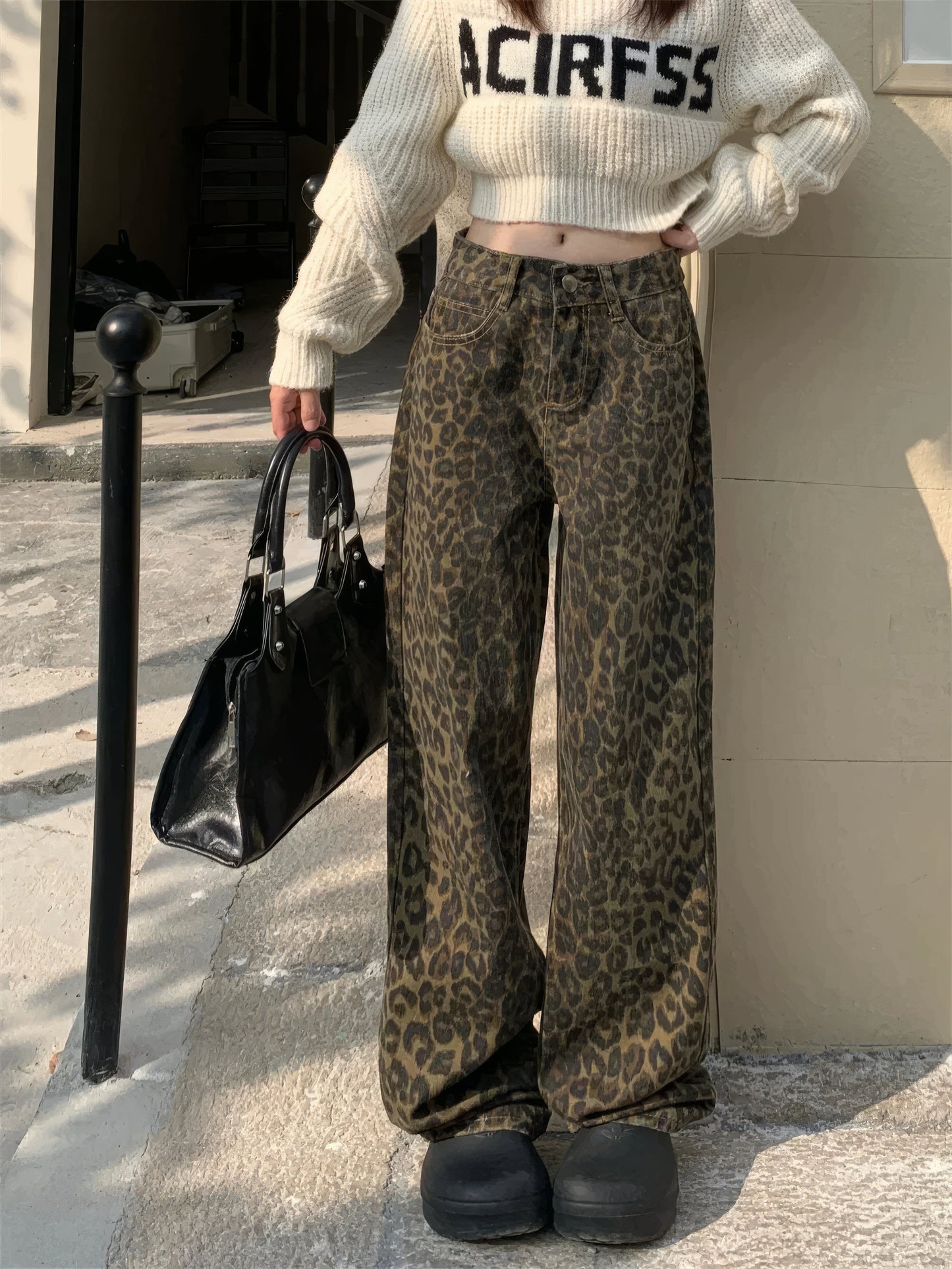 Primrose - Wide-Leg Leopard Print Jeans for a Trendy Look 4